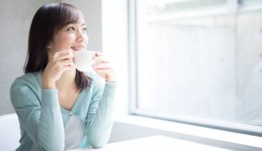 Uống cà phê có nổi mụn không?
