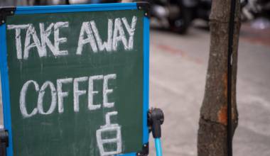 Nhượng quyền cafe mang đi có dễ không?