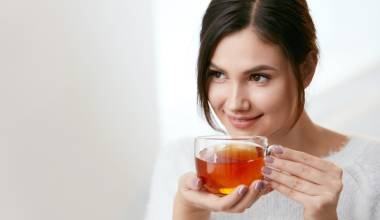 Trà với cà phê cái nào giúp tỉnh táo hơn?